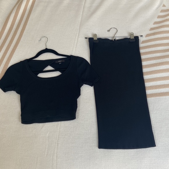 Ribbed black matching crop & long skirt outfit - Picture 7 of 8